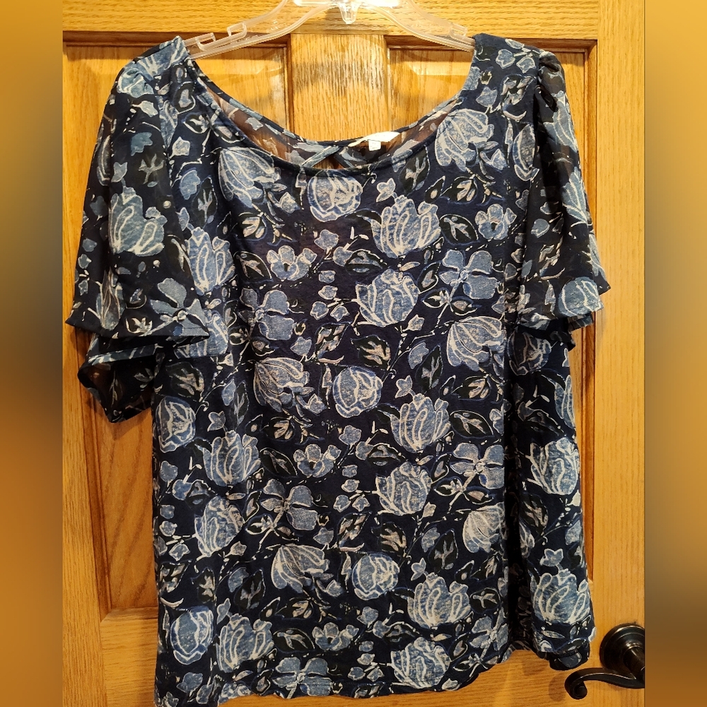Lucky Brand Blue and White Flutter Sleeve Blouse With Back Cutout - Picture 1 of 10